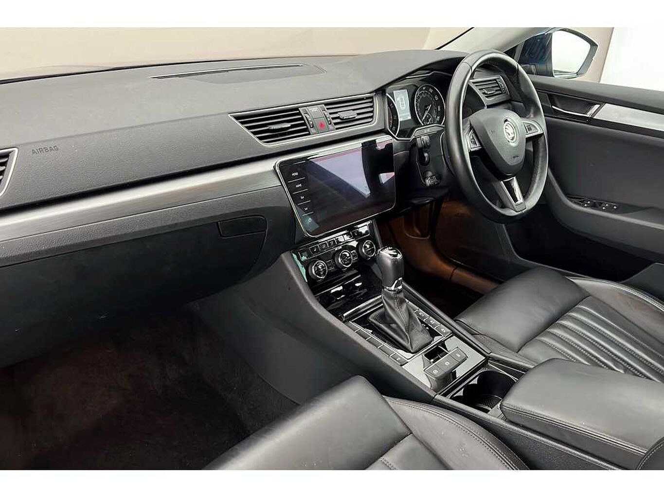 SKODA Superb Hatch SE L Executive 2.0 TSI 220 PS DSG