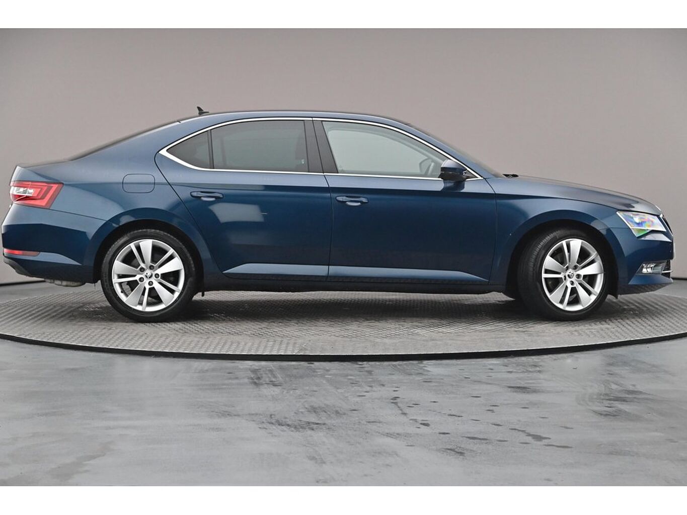 SKODA Superb Hatch SE L Executive 2.0 TSI 220 PS DSG