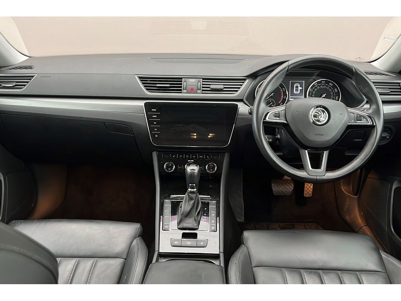 SKODA Superb Hatch SE L Executive 2.0 TSI 220 PS DSG