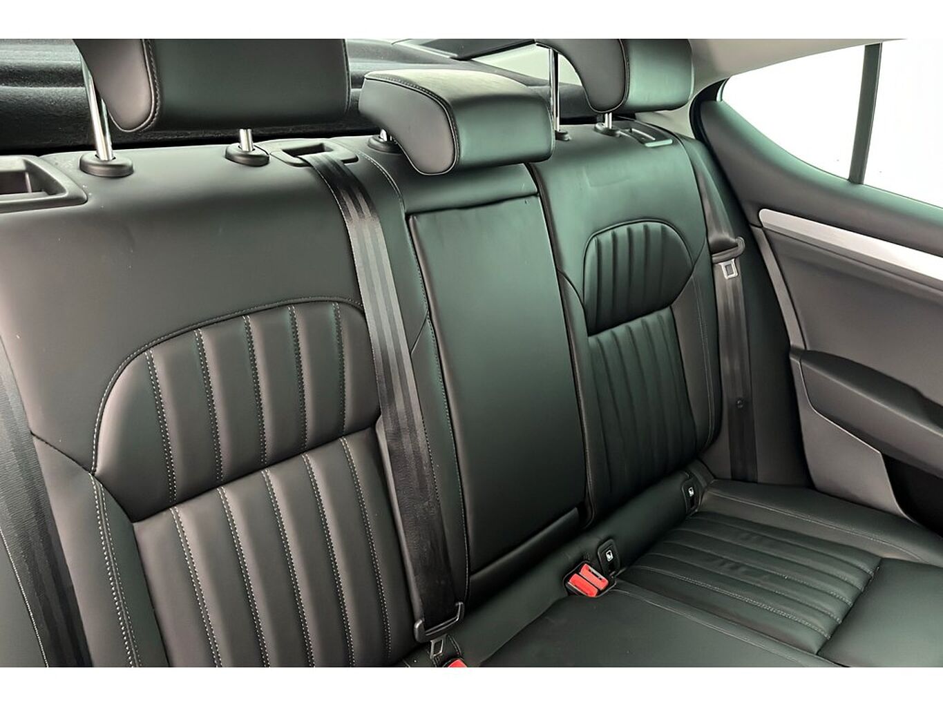 SKODA Superb Hatch SE L Executive 2.0 TSI 220 PS DSG