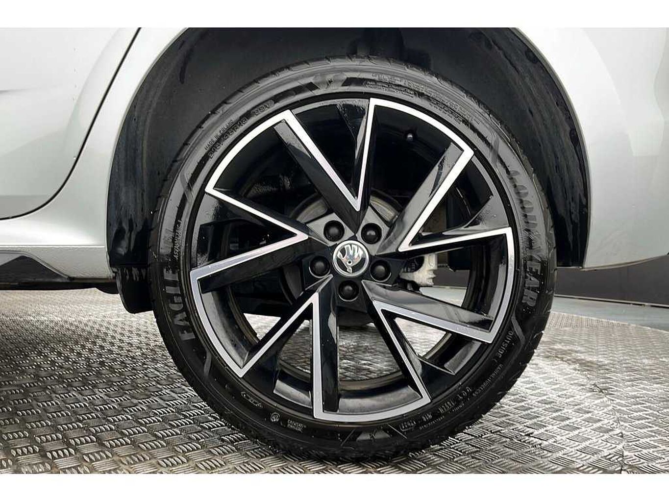 SKODA Kamiq Monte Carlo 1.0 TSI 110 PS DSG