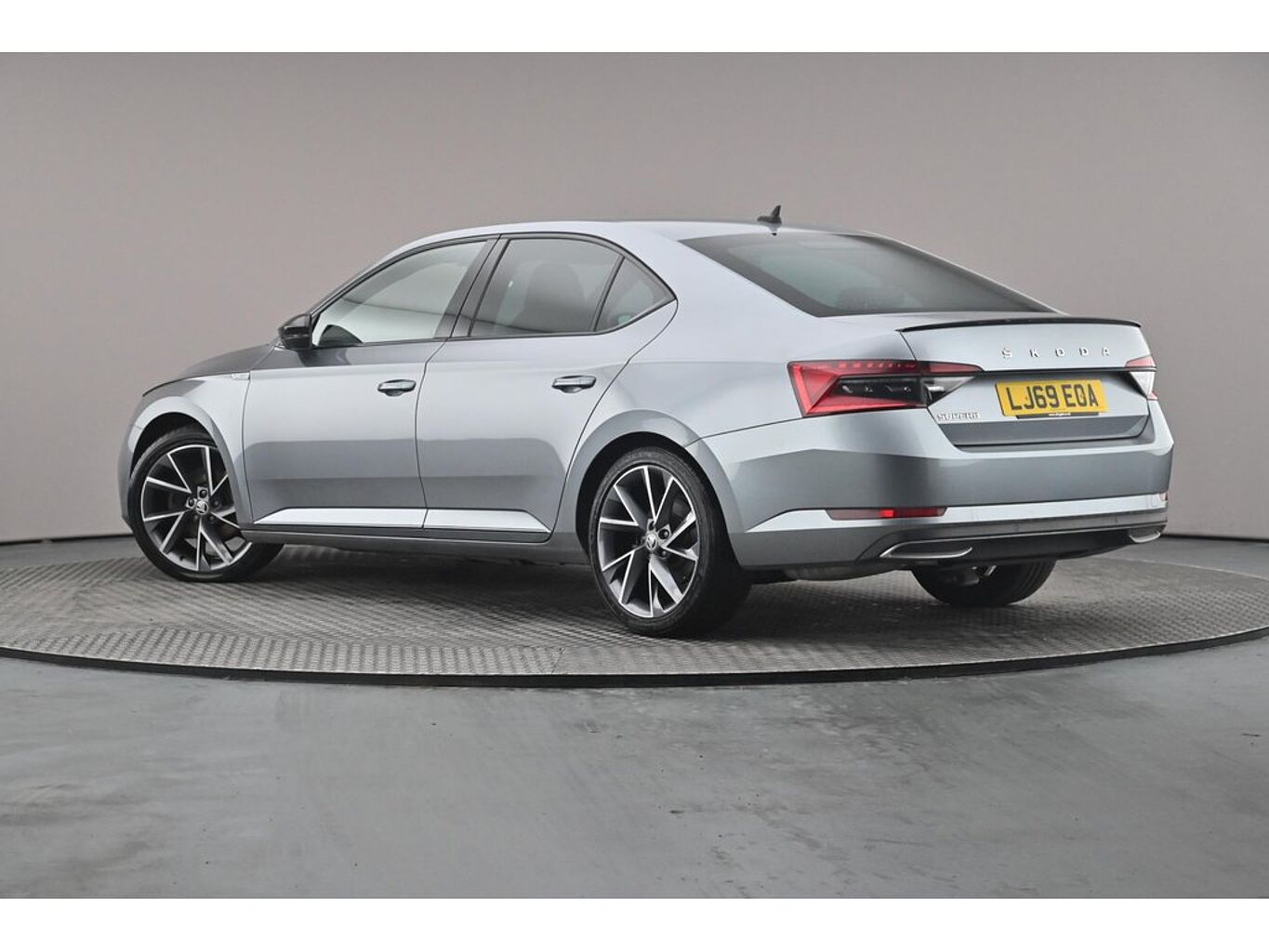 SKODA Superb Hatch Sportline Plus 1.5 TSI 150 PS DSG