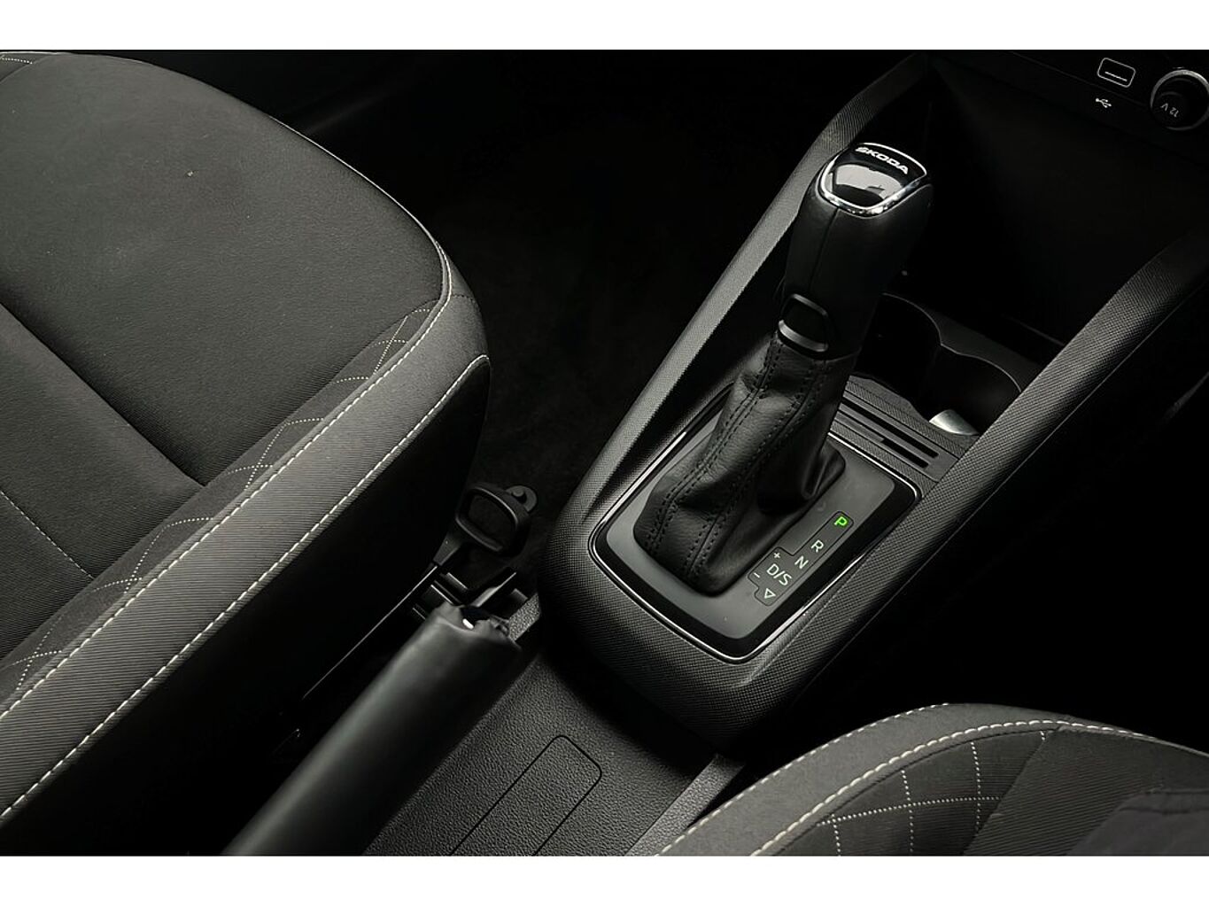 SKODA Fabia Hatch Colour Edition 1.0 TSI 95 PS DSG