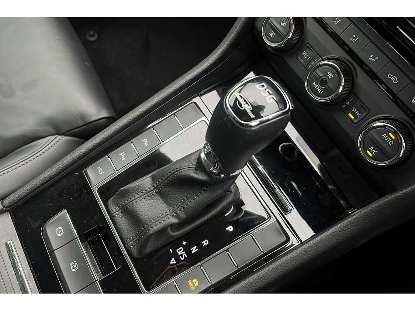 SKODA Superb Hatch L&K 2.0 TDI 150 PS DSG